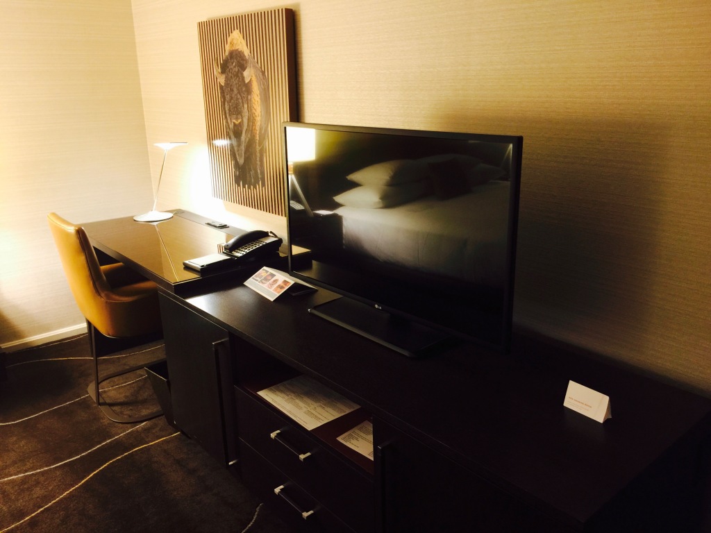Desk/TV